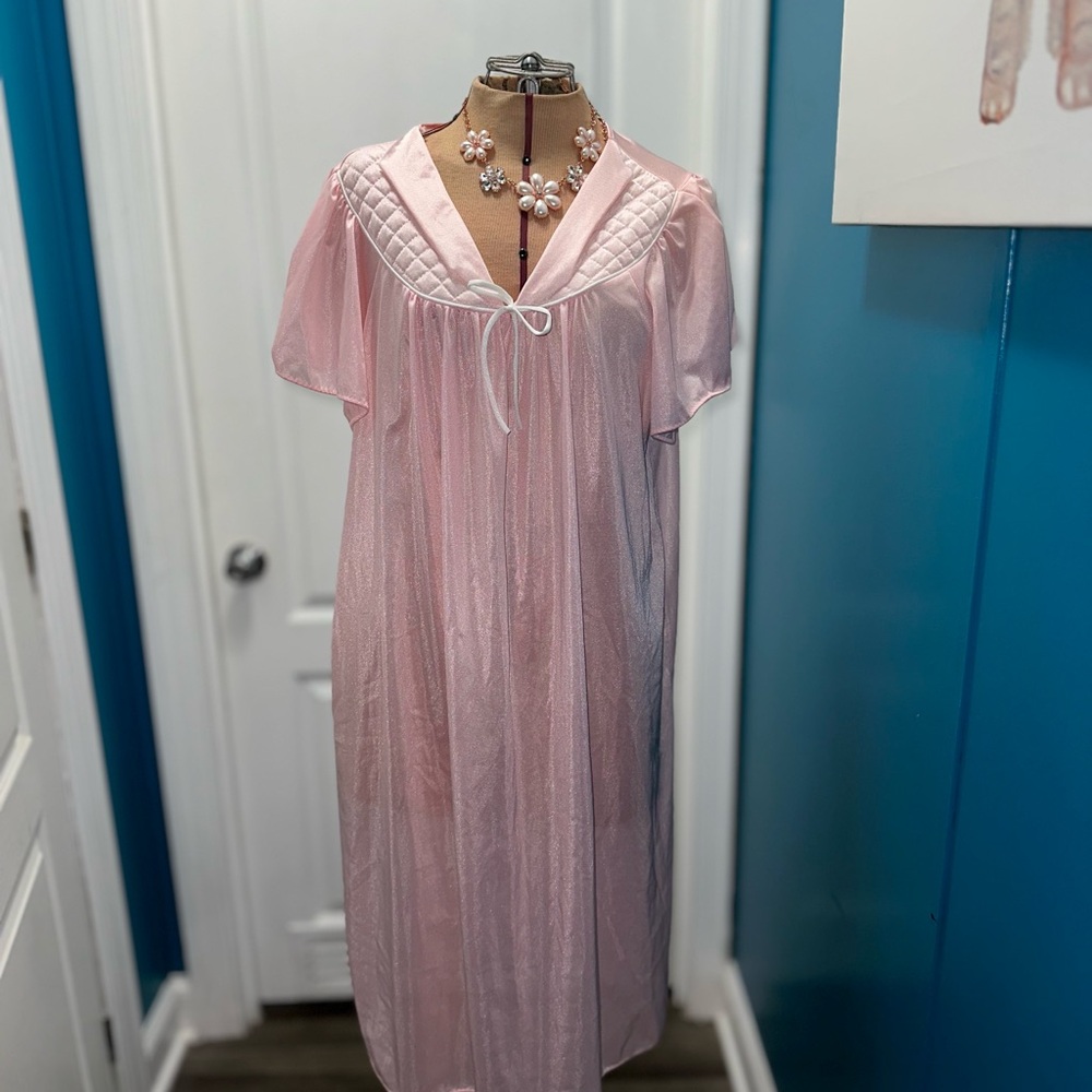 Movie star Elegant Pink Nightgown 90s